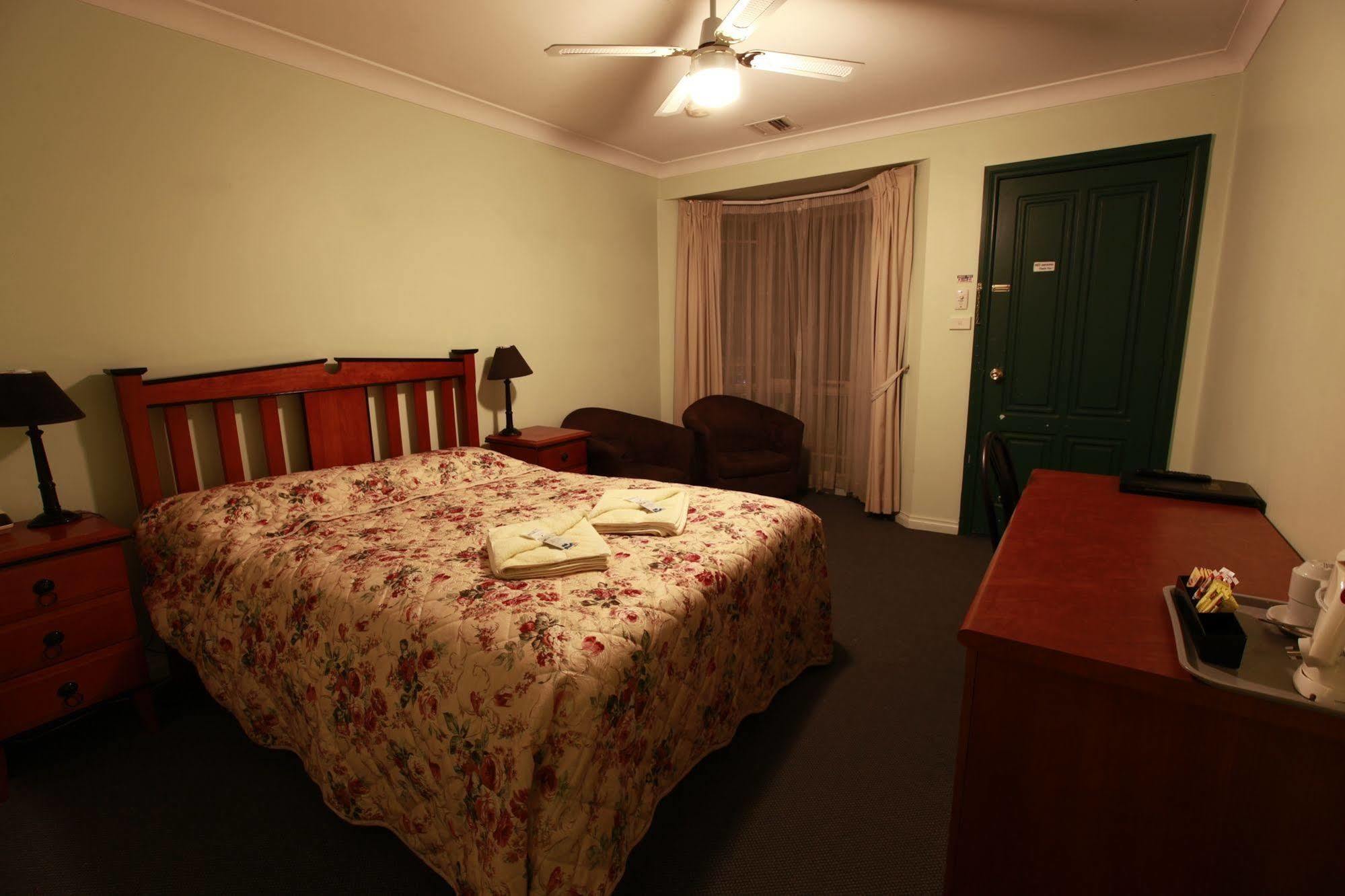 Miranda Lodge Canberra Buitenkant foto
